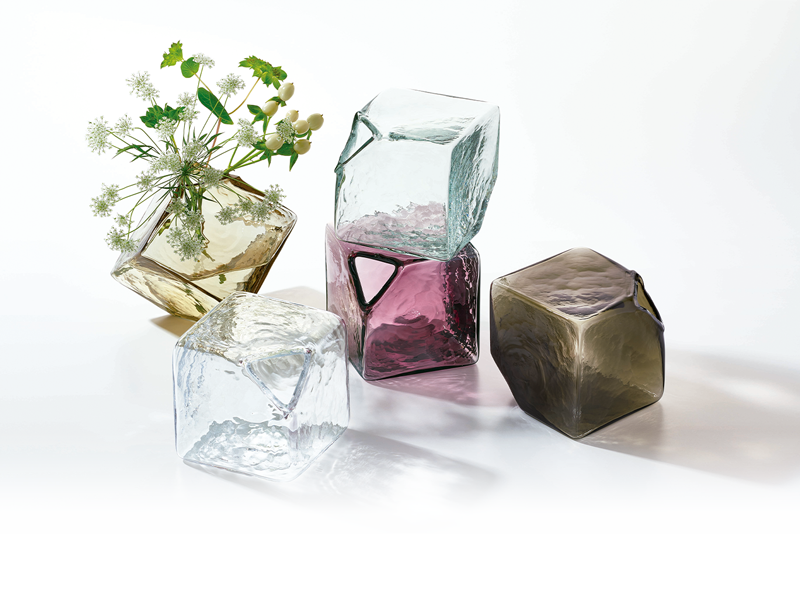 Exposição de peças raras de vidro japonês em São Paulo